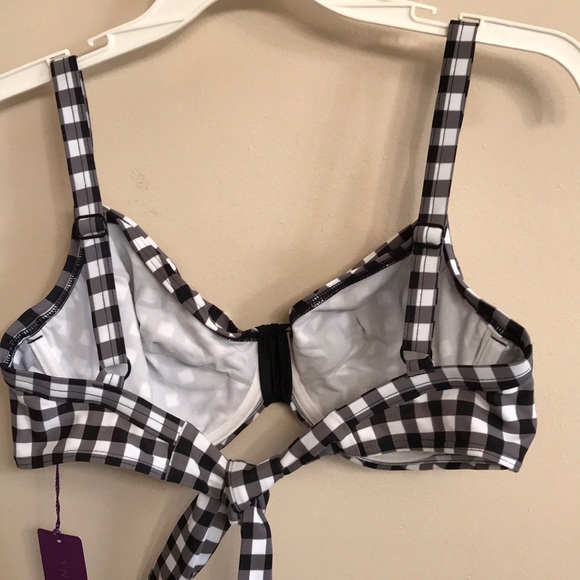 NEW!! Two piece swimsuit with skirted bottom. - Picture 6 of 7